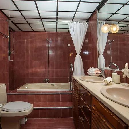 Daire Elegant Spacious Apartment In Rhodes With Balcony *