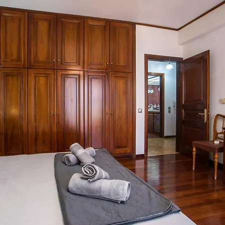 Elegant Spacious Apartment In Rhodes With Balcony