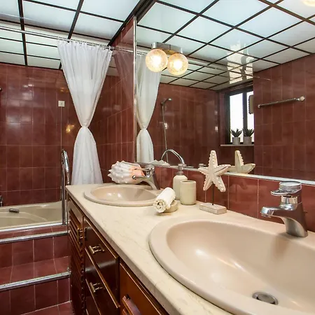 Elegant Spacious Apartment In Rhodes With Balcony Daire