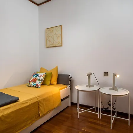Daire Elegant Spacious Apartment In Rhodes With Balcony