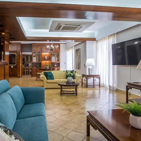 Daire Elegant Spacious Apartment In Rhodes With Balcony